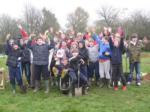 Community orchard chalfont with kids from local youth centre - credit Erica Neustadt of Change4Chalfont